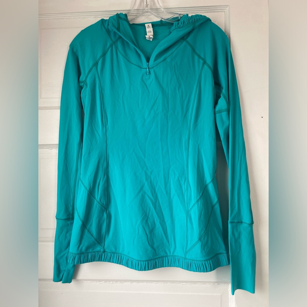 Lululemon stretchy lightweight long sleeve 1/4 zip hooded with thumb holes